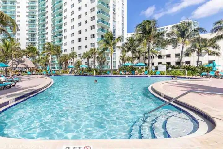Hollywood Beach Apartment Bagian luar foto